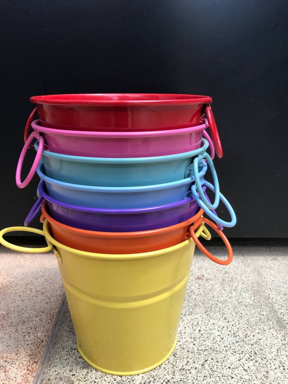 گلدان فلزی رنگی